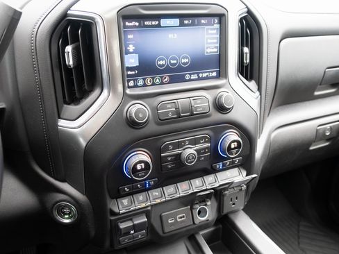 Used 2020 Chevrolet Silverado 3500 LTZ w/ LTZ Premium Package image 3