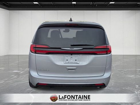 New 2026 Chrysler Pacifica Select FWD image 4