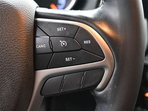 Used 2022 Jeep Grand Cherokee Laredo X image 28