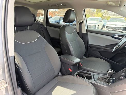 Used 2023 Volkswagen Taos SE w/ Panoramic Sunroof Package FWD image 34