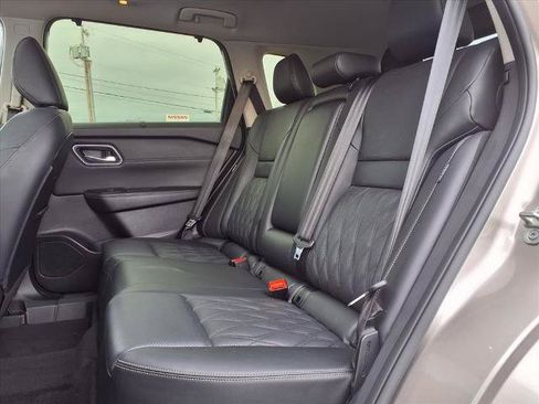 Certified 2025 Nissan Rogue Platinum w/ Tech Package AWD/4WD image 8