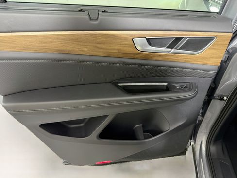 Used 2025 Volkswagen Atlas SE FWD image 24
