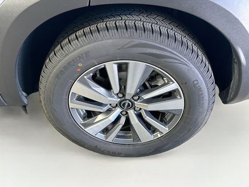 Used 2025 Nissan Pathfinder SL image 11