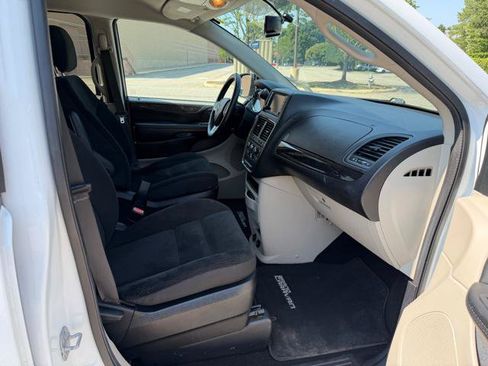 Used 2017 Dodge Grand Caravan SE w/ Power Window Group FWD image 10
