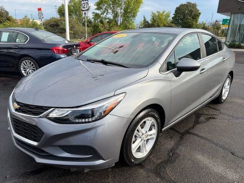 Used 2018 Chevrolet Cruze LT w/ Convenience Package FWD image 1