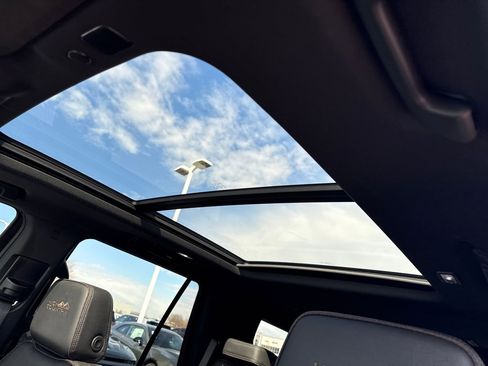 Used 2024 Chevrolet Tahoe High Country image 13