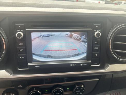 Used 2018 Toyota Tacoma SR5 AWD/4WD image 24