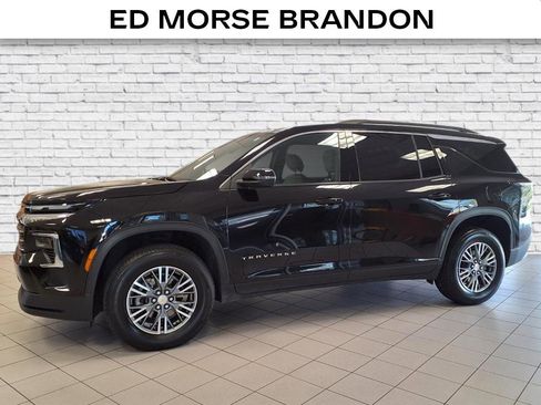 Used 2025 Chevrolet Traverse LT image 2