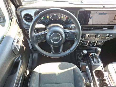 Used 2024 Jeep Wrangler Unlimited w/ Convenience Group AWD/4WD image 11