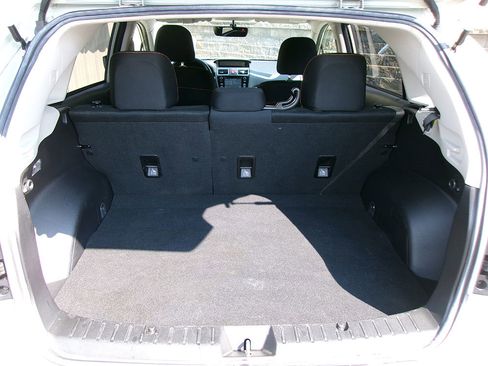 Used 2017 Subaru Crosstrek 2.0i Premium image 11