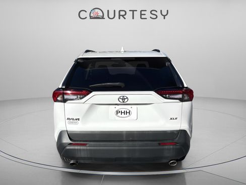 Used 2021 Toyota RAV4 XLE image 6