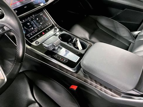 Used 2023 Audi Q8 Prestige image 17