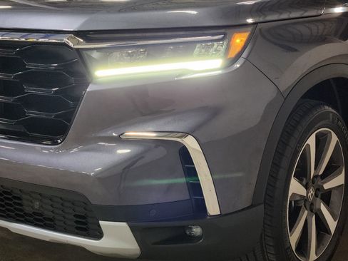 Used 2023 Honda Pilot Touring image 14