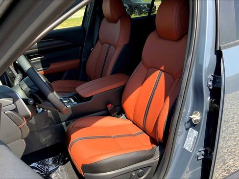 Used 2025 MAZDA CX-50 Meridian Edition w/ Weather Package image 9