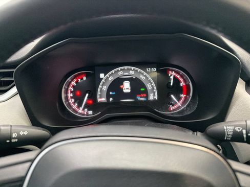 Used 2025 Toyota RAV4 XLE Premium FWD image 29