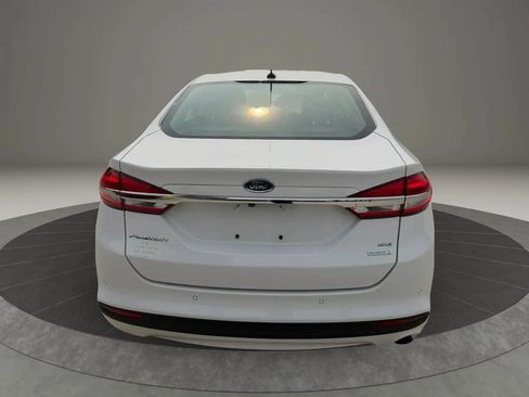 Used 2017 Ford Fusion SE w/ Fusion SE Technology Package FWD image 6