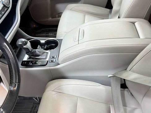 Used 2017 Toyota Highlander XLE AWD/4WD image 23