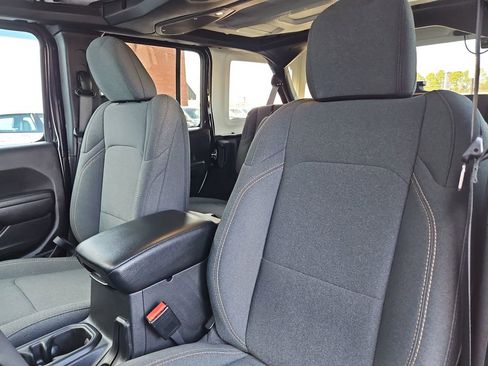 Used 2024 Jeep Wrangler Unlimited w/ Convenience Group image 22