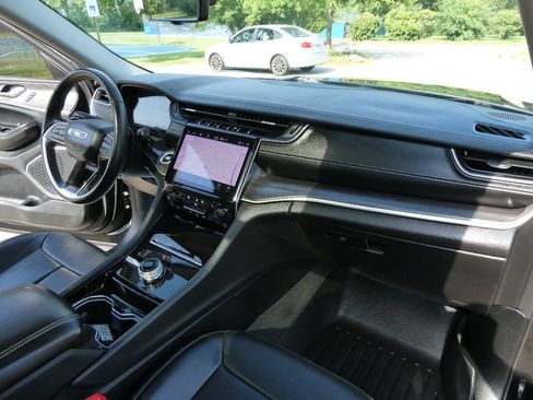 Used 2021 Jeep Grand Cherokee L Limited w/ Luxury Tech Group II AWD/4WD image 40