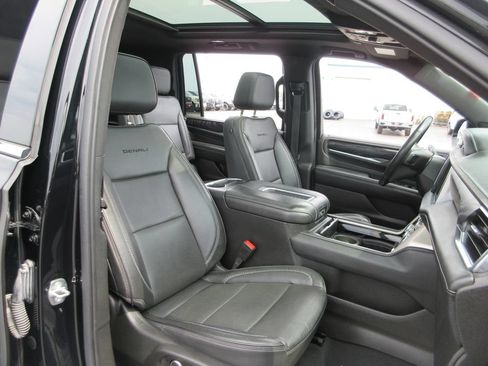 Certified 2021 GMC Yukon XL Denali w/ Denali Premium Package AWD/4WD image 27