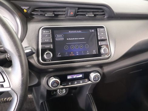 Used 2019 Nissan Kicks SV image 5