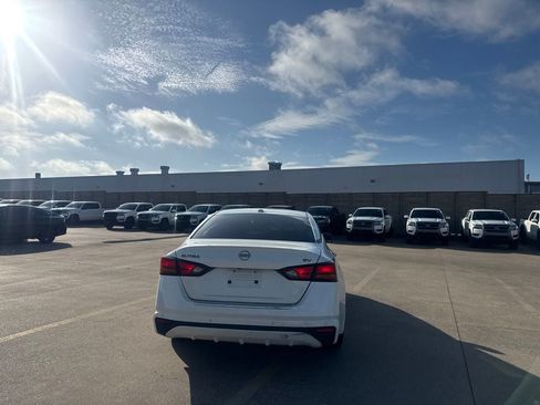 Certified 2023 Nissan Altima 2.5 SV FWD image 17