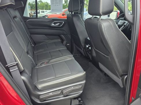 Used 2023 GMC Yukon SLT AWD/4WD image 8