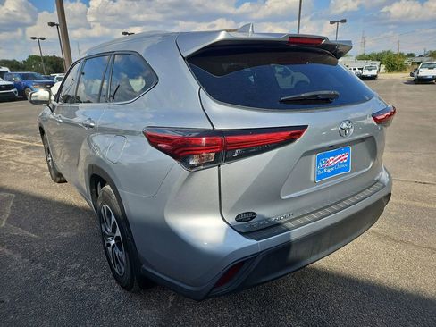 Used 2022 Toyota Highlander XLE image 8