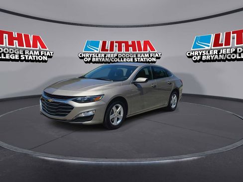Used 2025 Chevrolet Malibu LT FWD image 4