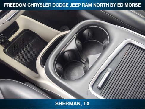 Used 2023 Chrysler Pacifica Touring-L FWD image 14