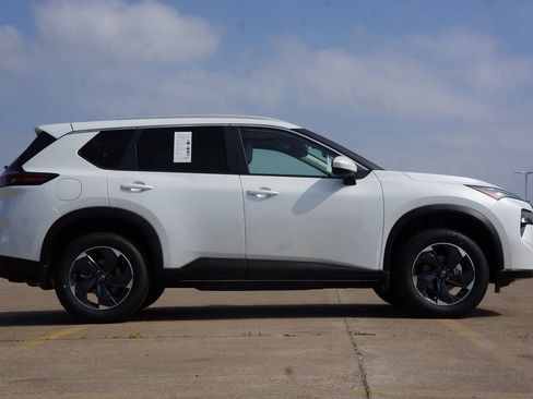 Certified 2024 Nissan Rogue SV w/ SV Premium Package AWD/4WD image 3