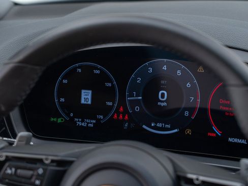 Certified 2025 Porsche Cayenne image 30