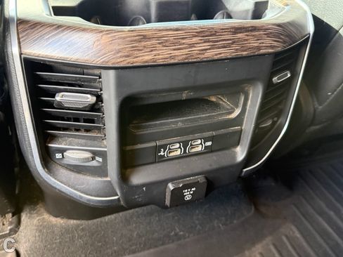 Used 2020 RAM 1500 Laramie RWD image 14