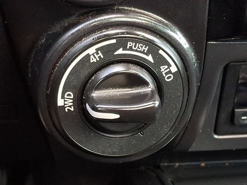 Used 2021 Nissan Titan PRO-4X w/ Pro-4x Convenience Package AWD/4WD image 24