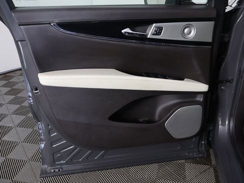 Used 2022 Lincoln Nautilus Black Label w/ Class II Trailer Tow Package image 27