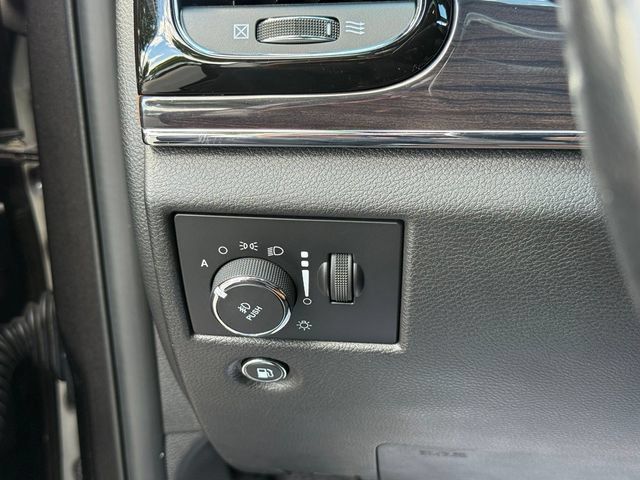 Used 2021 Jeep Grand Cherokee Overland AWD/4WD image 15