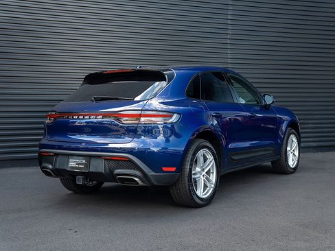 Certified 2025 Porsche Macan AWD/4WD image 29