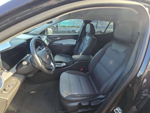 Used 2025 Chevrolet Trax LT w/ LT Convenience Package FWD image 7