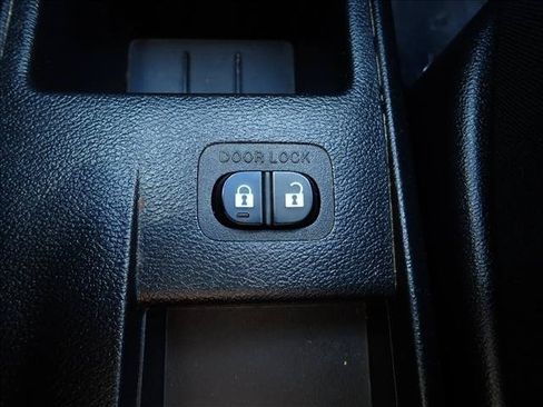 Used 2011 MAZDA MAZDA2 Sport FWD image 18