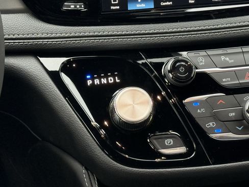 New 2027 Chrysler Pacifica Limited FWD image 15