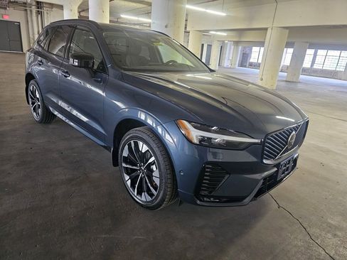 Used 2026 Volvo XC60 B5 Plus w/ Climate Package PRO AWD/4WD image 4