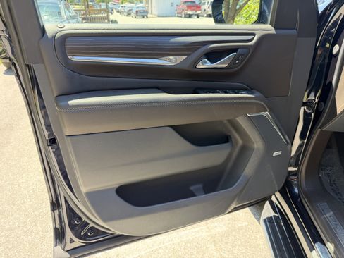 Used 2023 GMC Yukon Denali AWD/4WD image 12