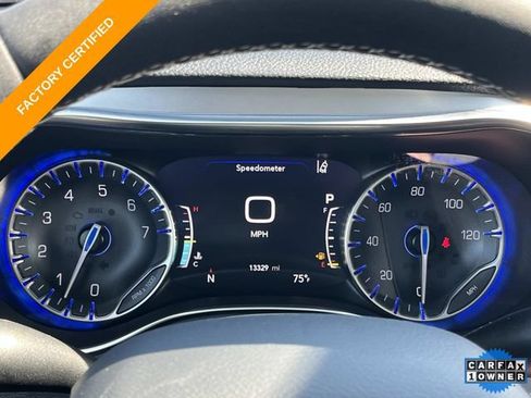 Certified 2025 Chrysler Pacifica Limited FWD image 43