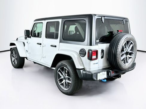 Used 2024 Jeep Wrangler Unlimited AWD/4WD image 5