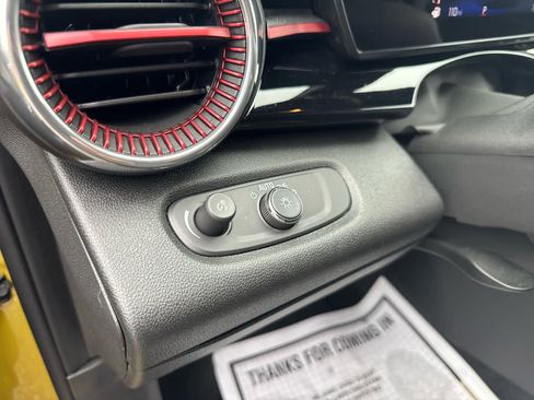 Used 2025 Chevrolet Trax RS image 18