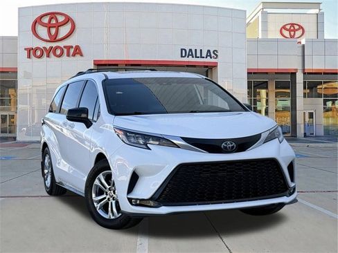 Used 2023 Toyota Sienna XSE w/ XSE Plus Package image 1