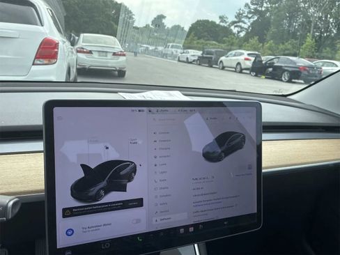 Used 2018 Tesla Model 3 Long Range RWD image 12
