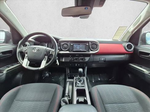 Used 2018 Toyota Tacoma SR5 RWD image 16