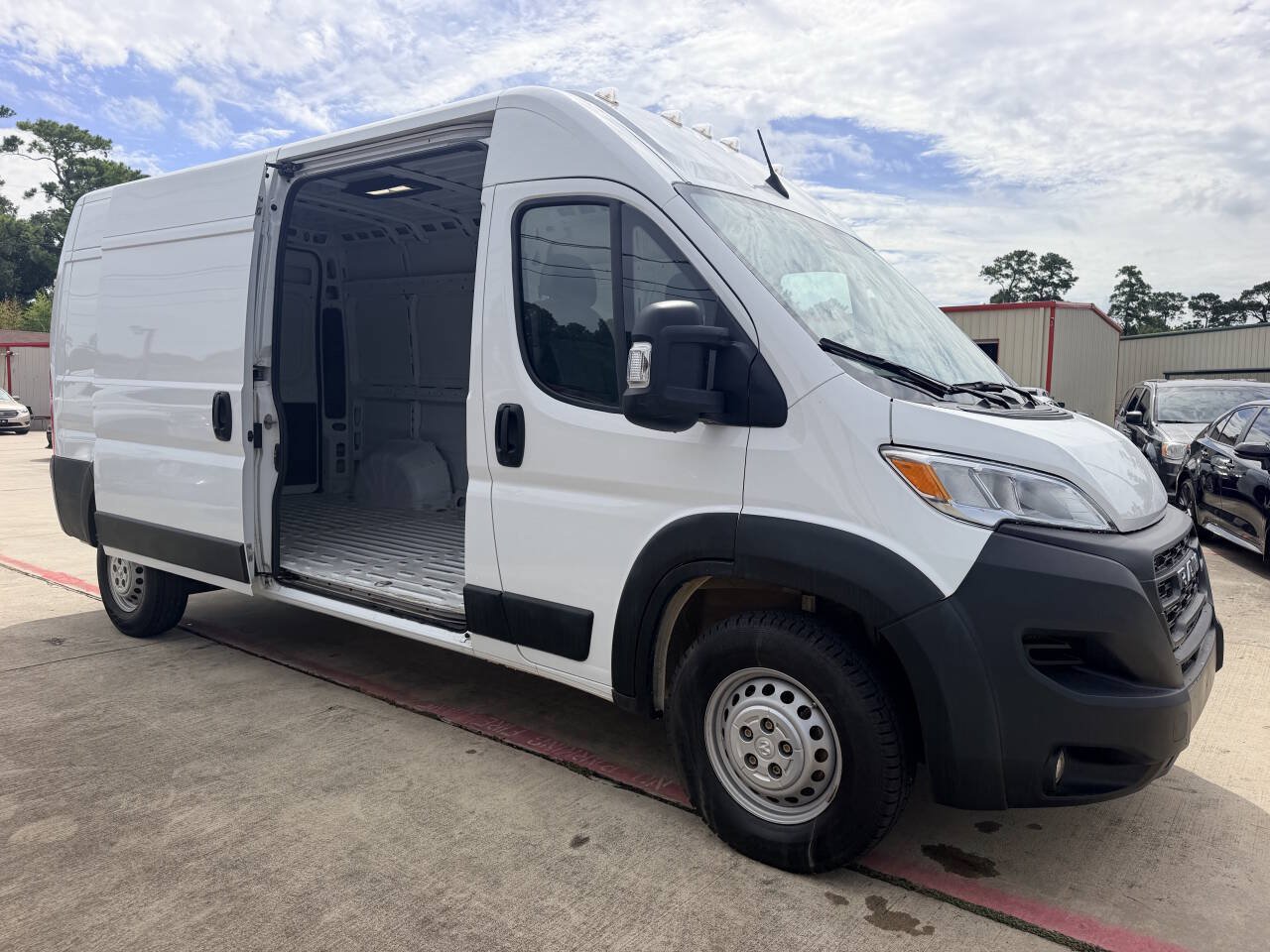 Used 2025 RAM ProMaster 2500 w/ Convenience Group FWD image 5