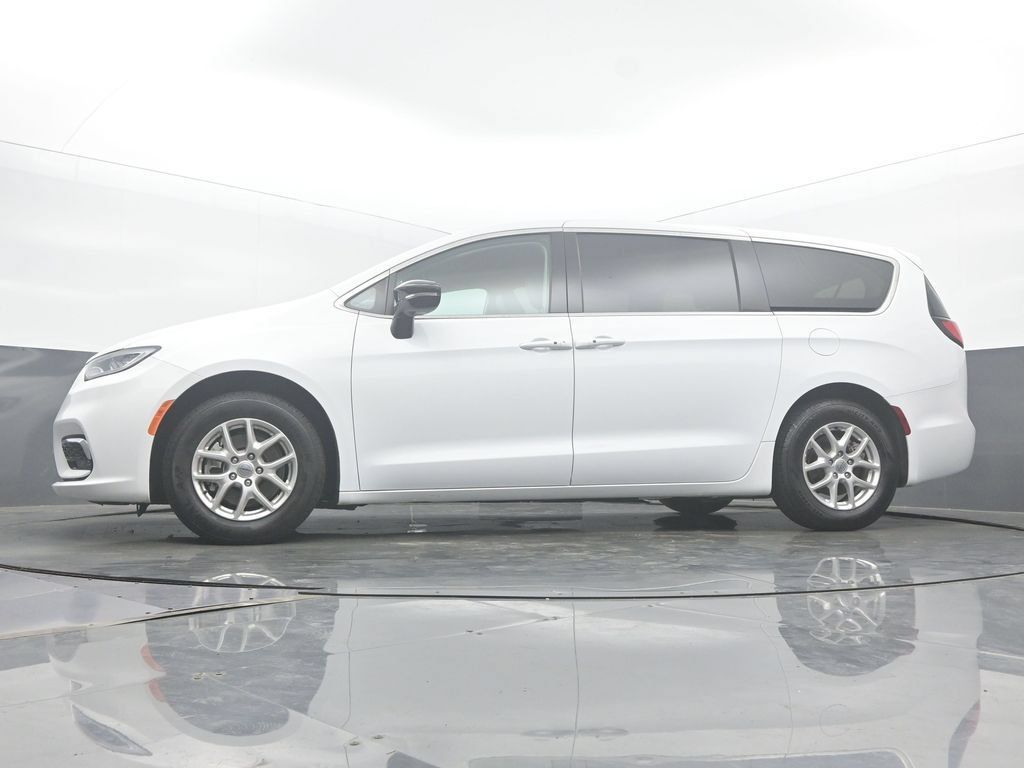 Used 2024 Chrysler Pacifica Touring-L FWD image 50